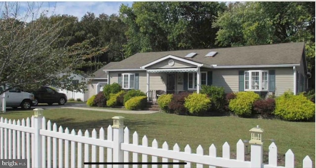 view of front facade with a front yard