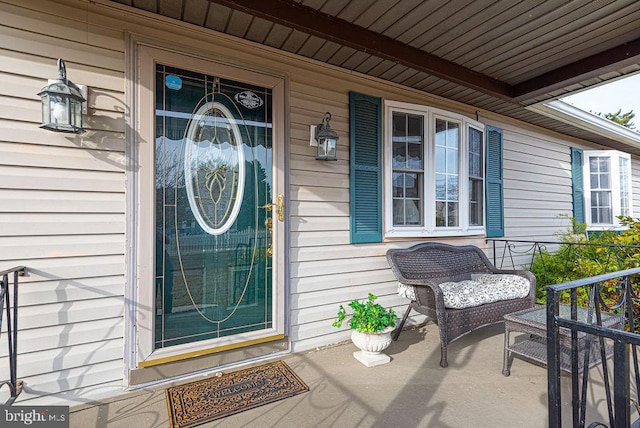 doorway to property featuring covered porch