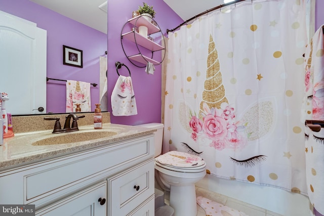 bathroom with a shower with curtain, vanity, and toilet