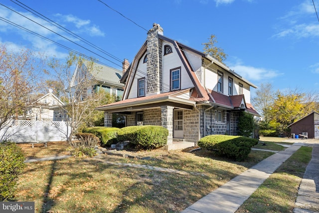 view of front of home with a front lawn