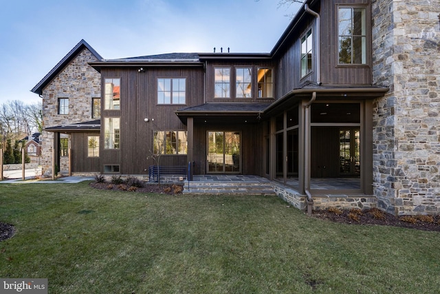 back of house featuring a lawn