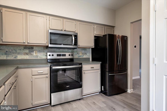 kitchen featuring backsplash, stainless steel appliances, and light hardwood / wood-style flooring