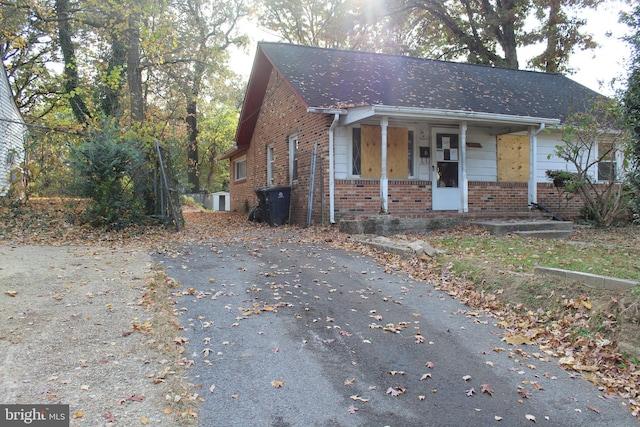 view of front facade with covered porch