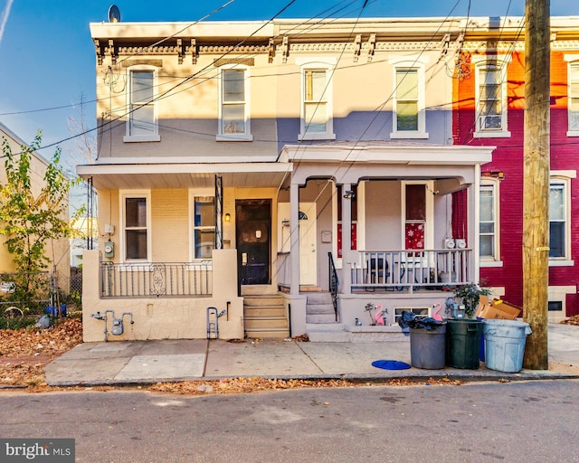 view of front facade featuring a porch