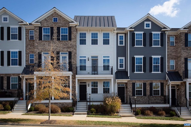 multi unit property featuring a porch