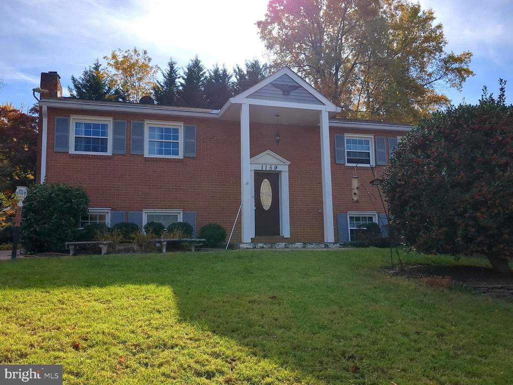 raised ranch featuring a front yard