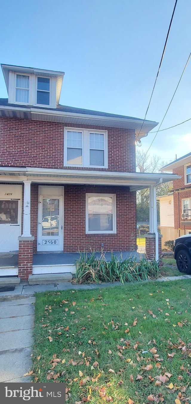 view of front facade with covered porch