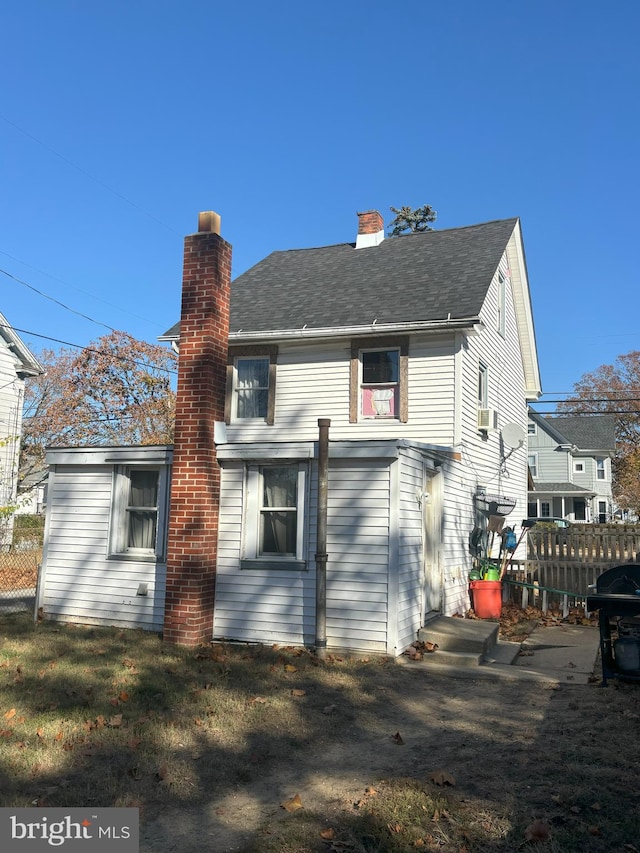 back of house featuring a lawn