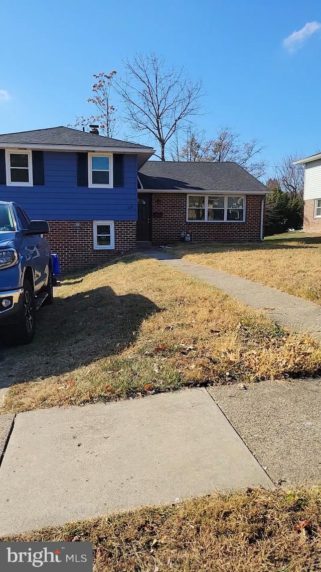 view of front of house with a front yard