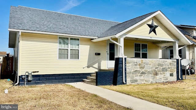 view of front of property with a porch and a front lawn