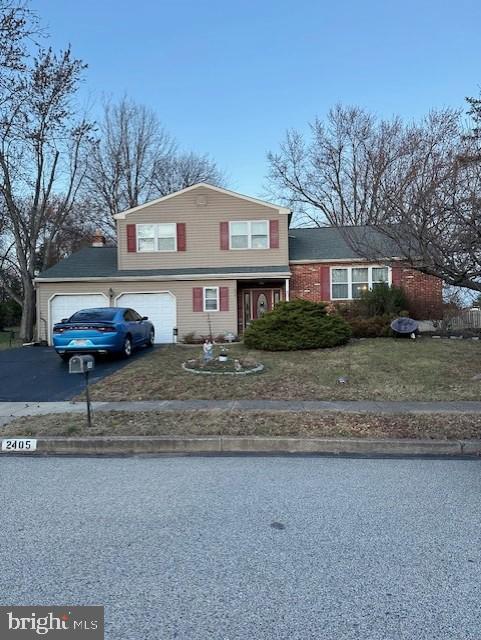 view of front of house with a garage and a front yard