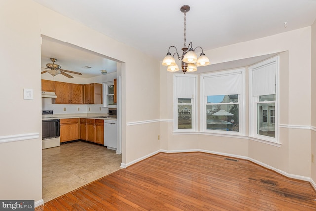 kitchen with electric stove, light countertops, visible vents, light wood-type flooring, and dishwasher