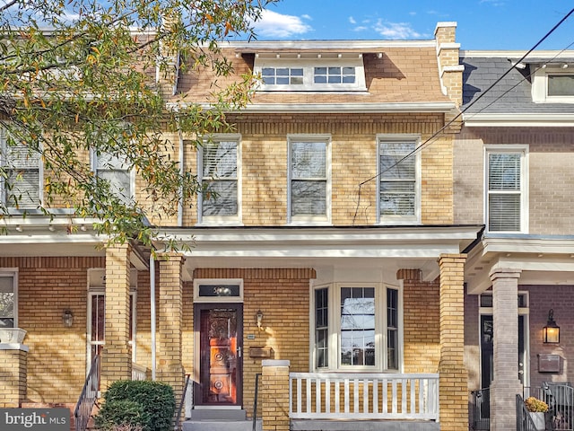 townhome / multi-family property with a porch