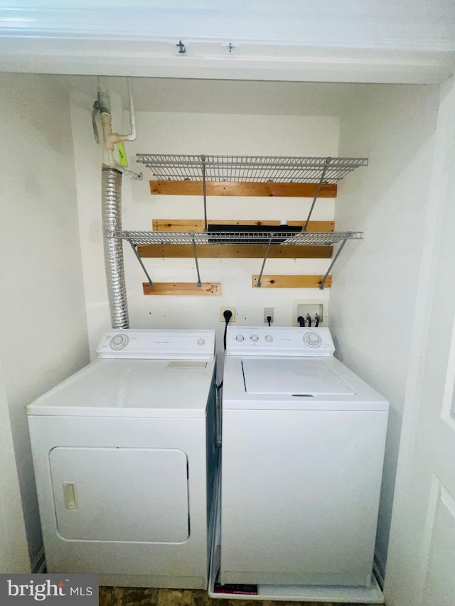 laundry room featuring washer and clothes dryer