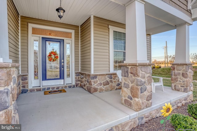 property entrance featuring a porch