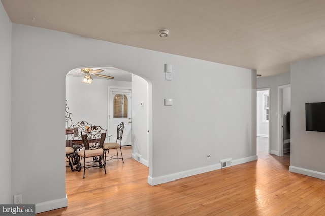 unfurnished room featuring light hardwood / wood-style floors and ceiling fan