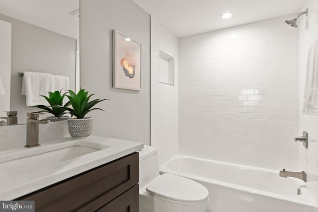 full bathroom with vanity, toilet, and tiled shower / bath