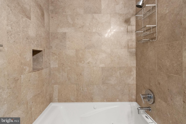 bathroom featuring tiled shower / bath