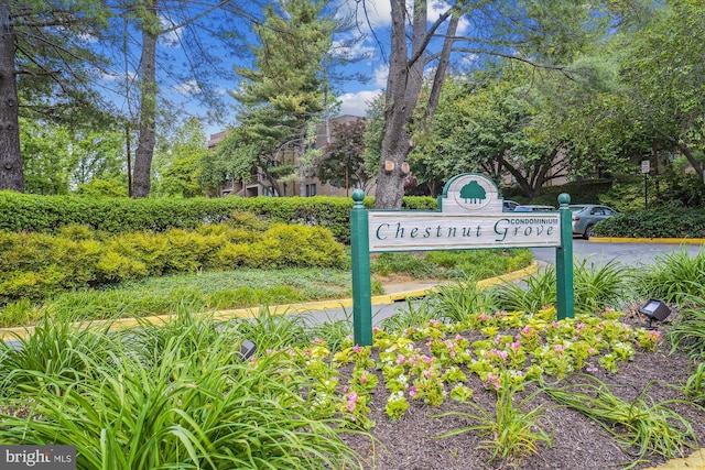 view of community / neighborhood sign