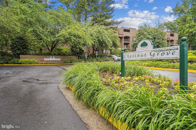 view of community / neighborhood sign