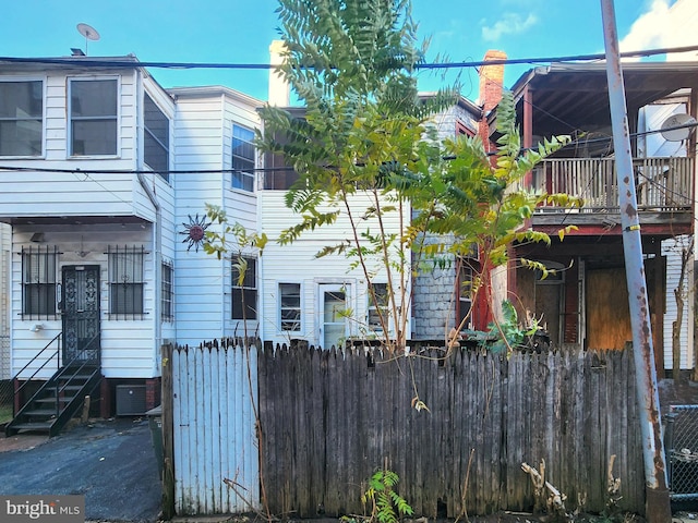 view of front of home