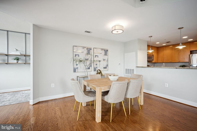 dining room with light hardwood / wood-style floors