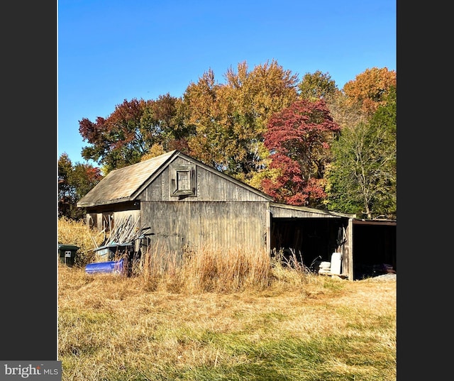 view of outbuilding