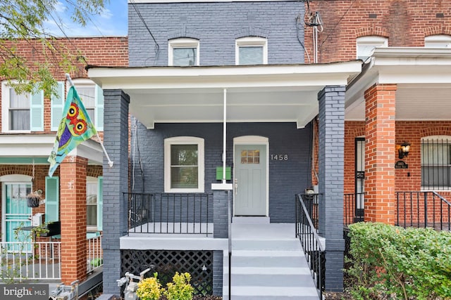 view of front of house featuring a porch