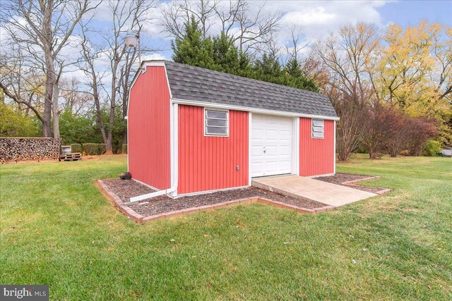 view of outdoor structure featuring a yard