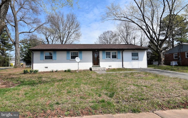 single story home featuring a front yard