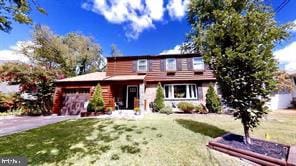 view of front facade featuring a front yard and a garage