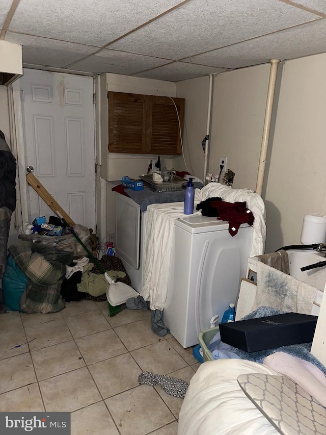 laundry area with light tile patterned floors and independent washer and dryer