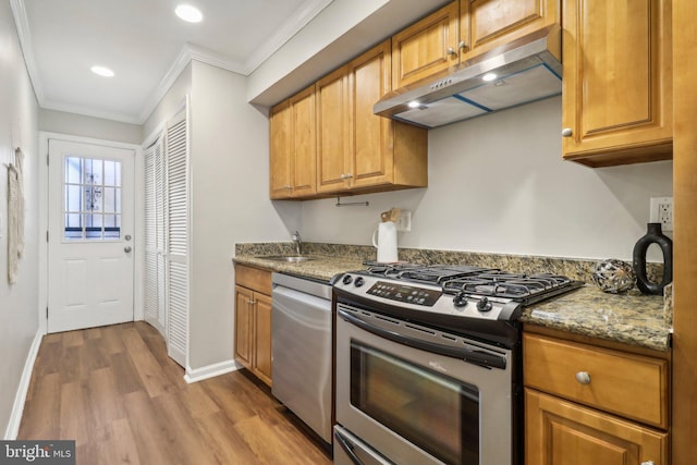 kitchen with stone counters, sink, crown molding, light hardwood / wood-style flooring, and stainless steel appliances