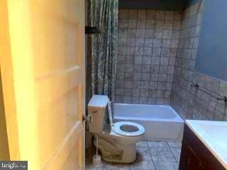 full bathroom with tile patterned floors, vanity, toilet, and tiled shower / bath