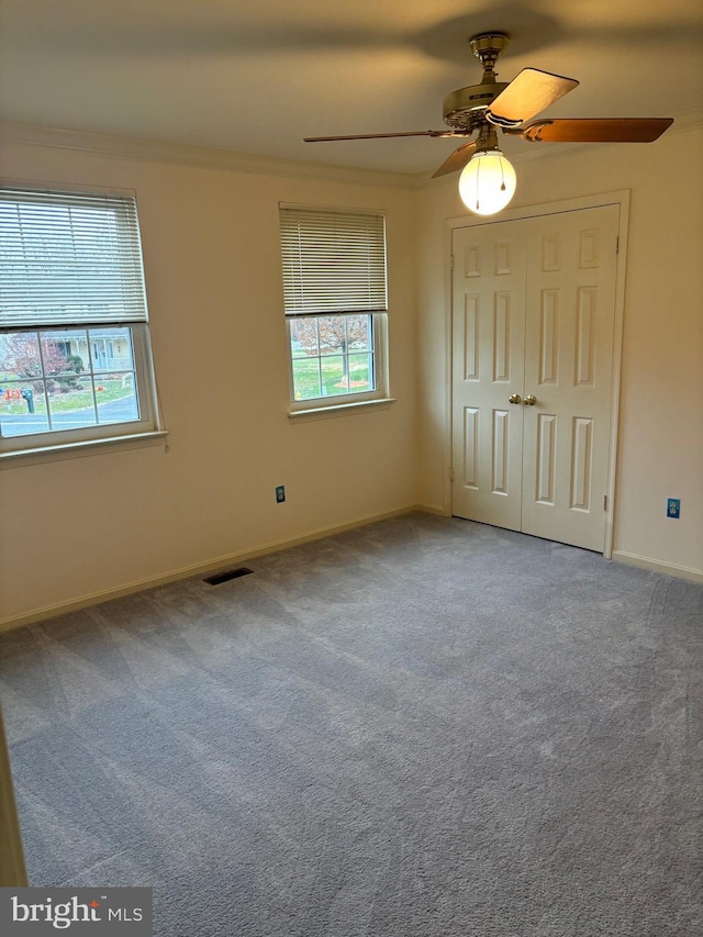 unfurnished room featuring carpet and ornamental molding