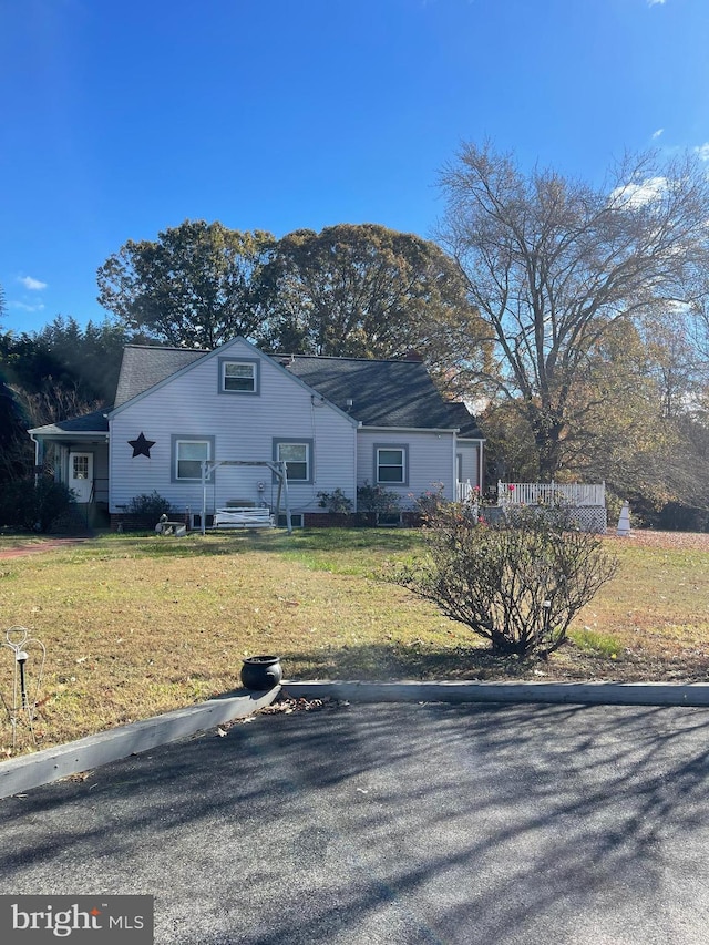 view of front of home with a front yard