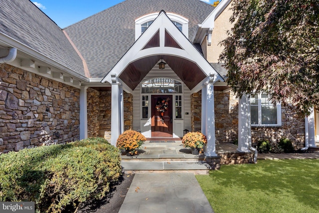 property entrance featuring a lawn