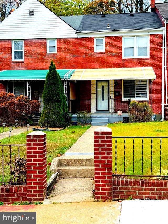 view of front of house with a front yard