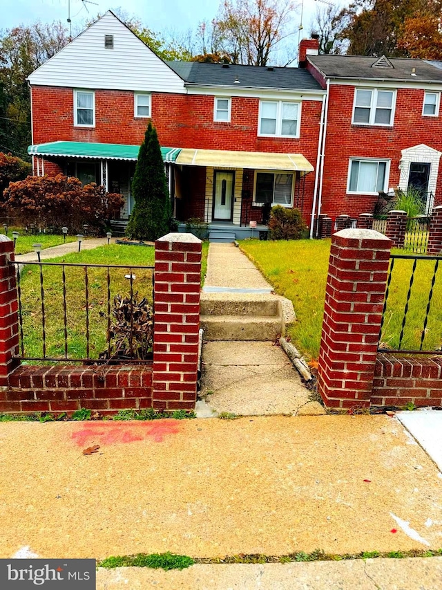 view of front facade featuring a porch and a front yard