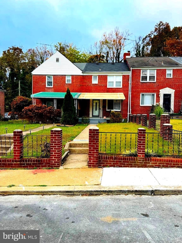 view of front of house featuring a front lawn and a porch