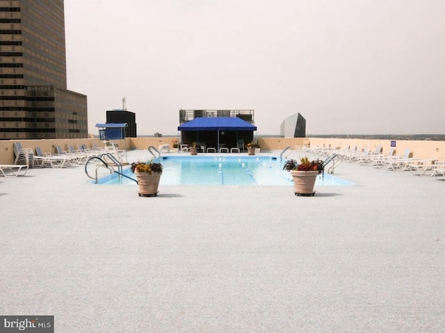 view of swimming pool