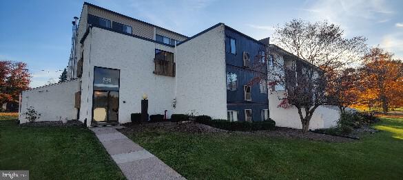 exterior space featuring a front yard