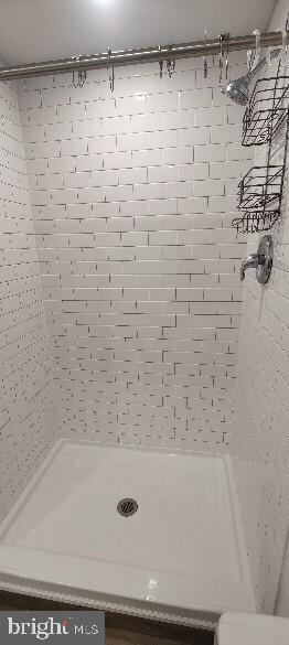 bathroom with a tile shower