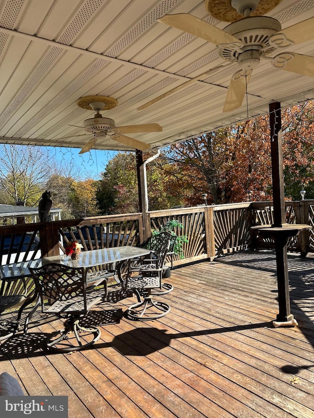 deck with ceiling fan