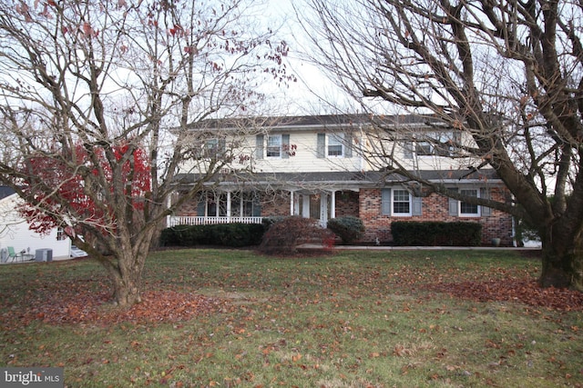 view of front of house with a front lawn