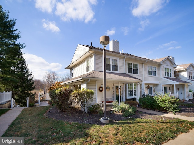 view of front of home featuring a front lawn