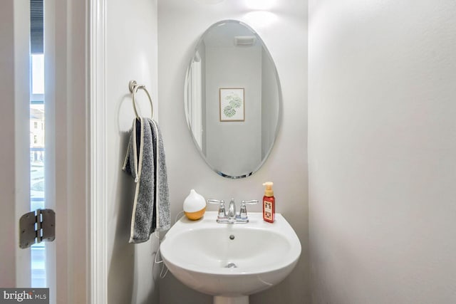 bathroom featuring sink