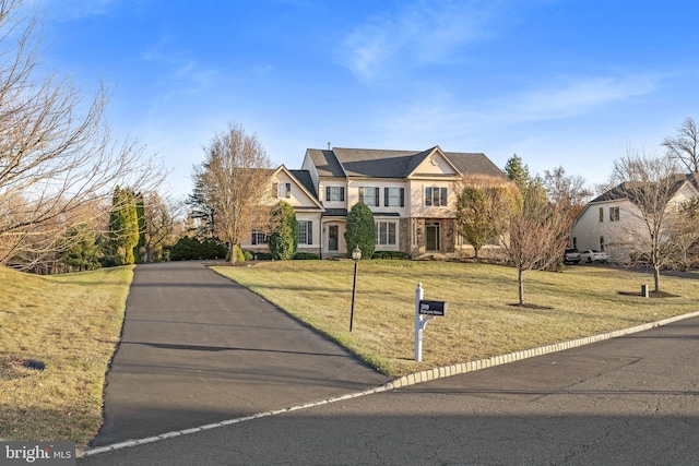 view of front facade featuring a front yard