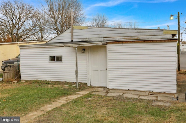 garage featuring a lawn