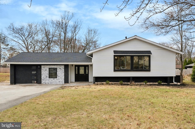 view of front of home with a front lawn